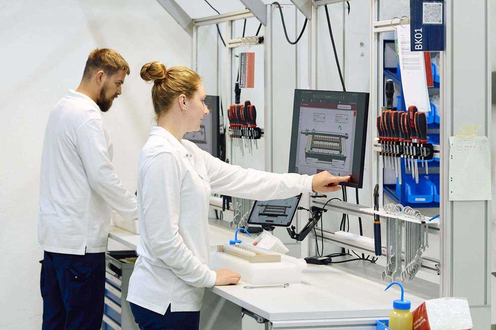 Digital test instructions on a tablet for quality assurance in modern production